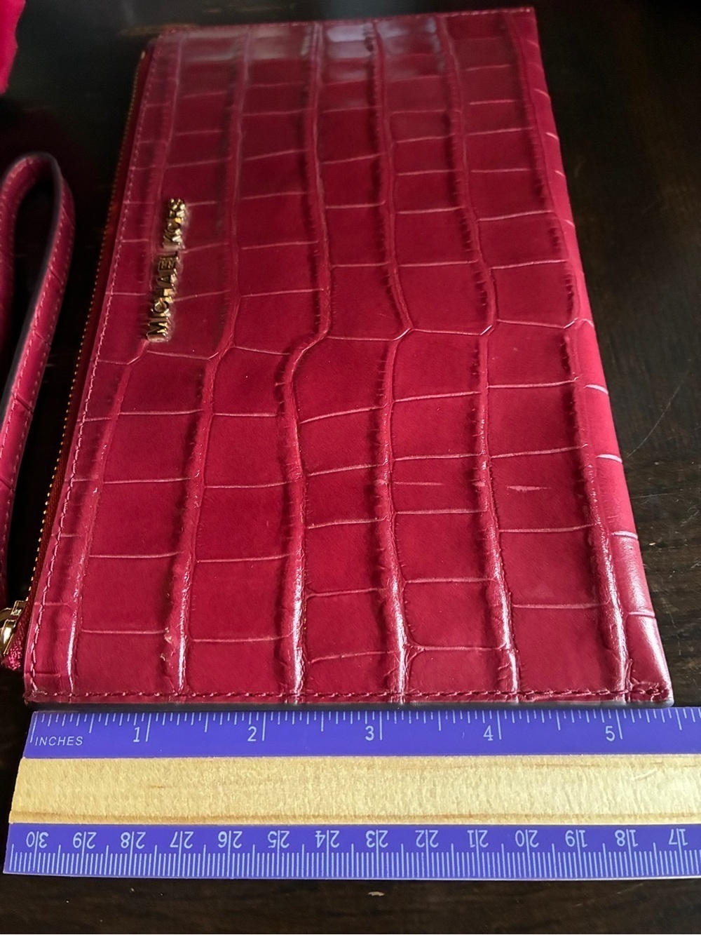 MICHAEL KORS Red Croc-Embossed Wristlet Clutch - Picture 3 of 10